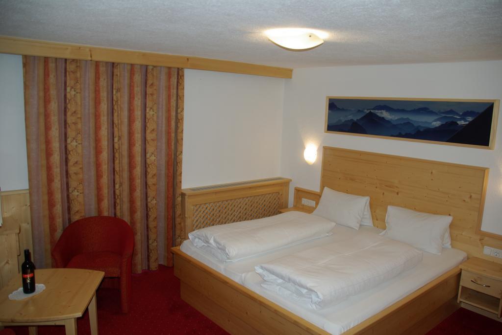 Alpenhof Pension-Garni Наудерс Экстерьер фото